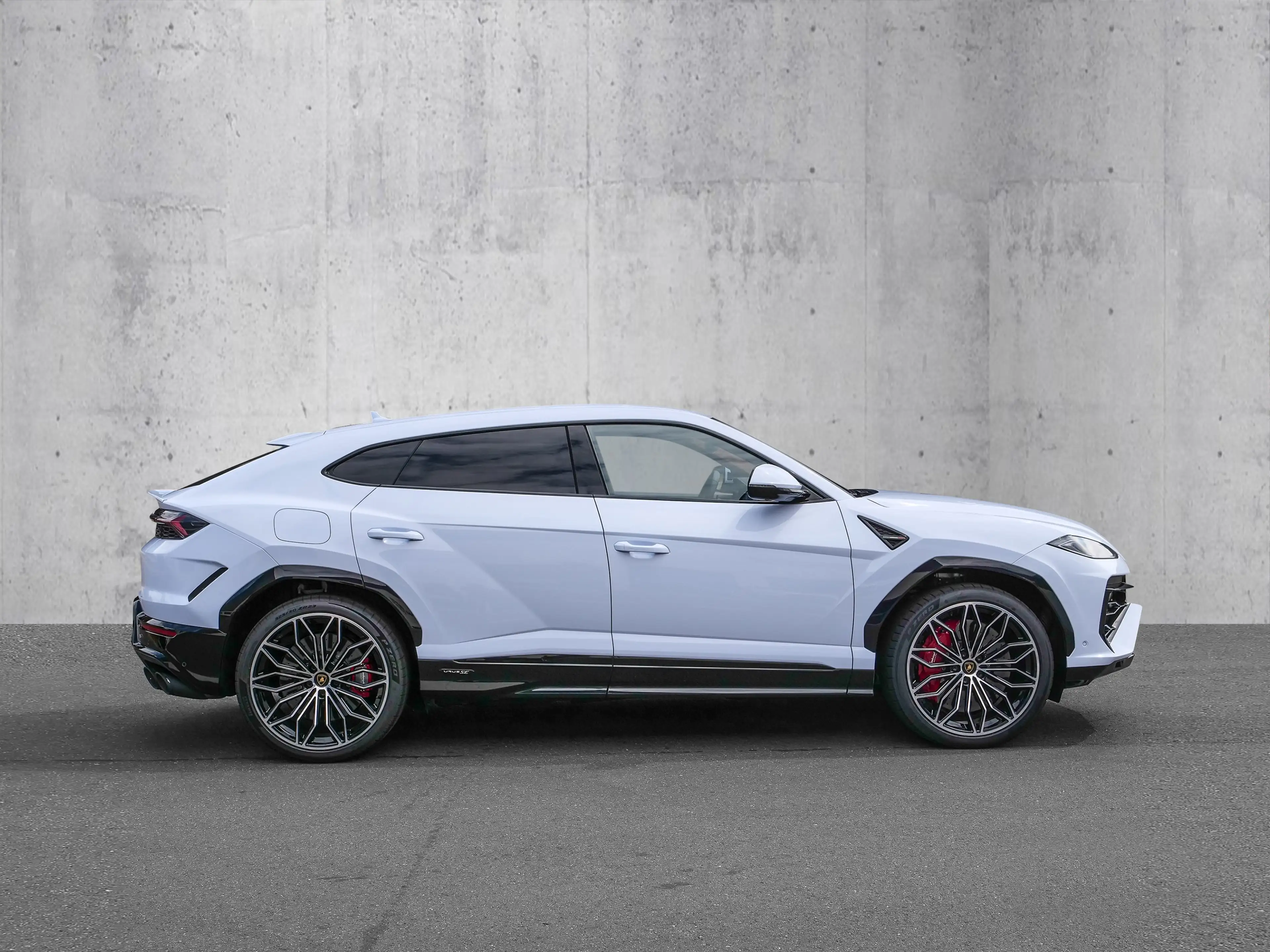 Lamborghini Urus SE Bianco Sapphirus, Panoramic Roof — photo 2