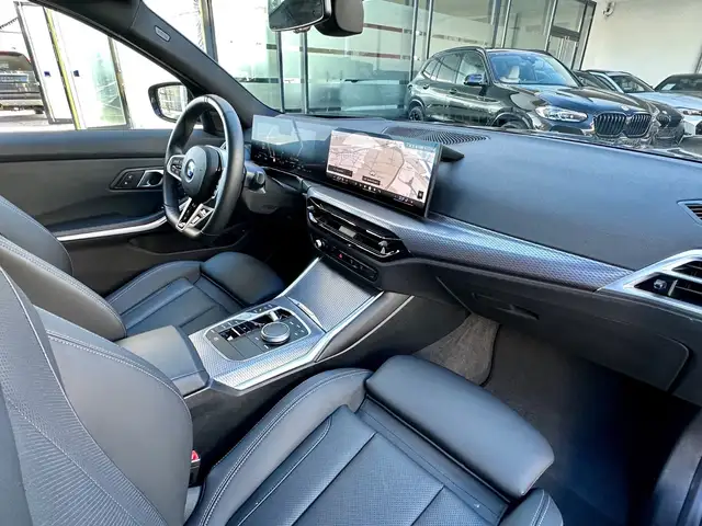 BMW 3 Series view 15