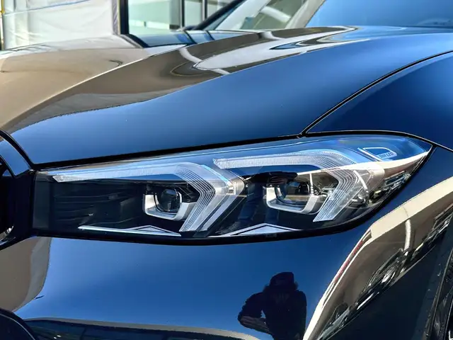 BMW 3 Series view 10
