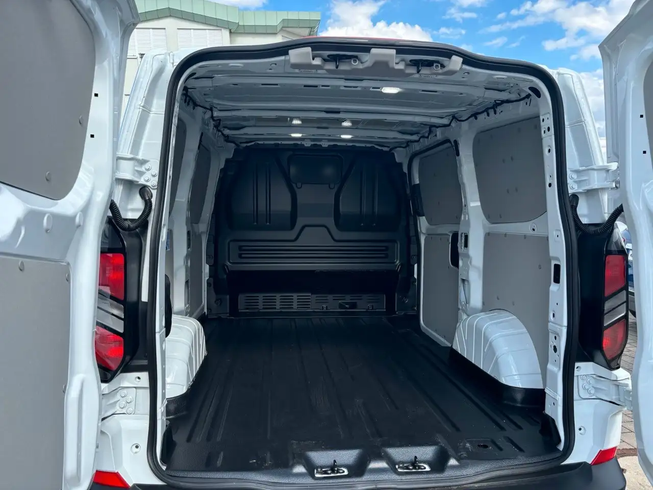 Ford Transit Custom 2026 — фото 10