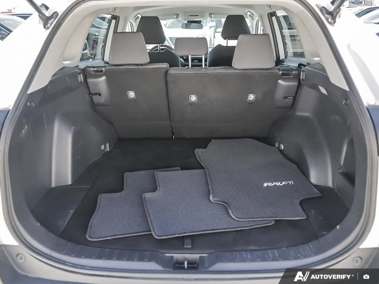 Toyota RAV 4 снимка Toyota RAV 4