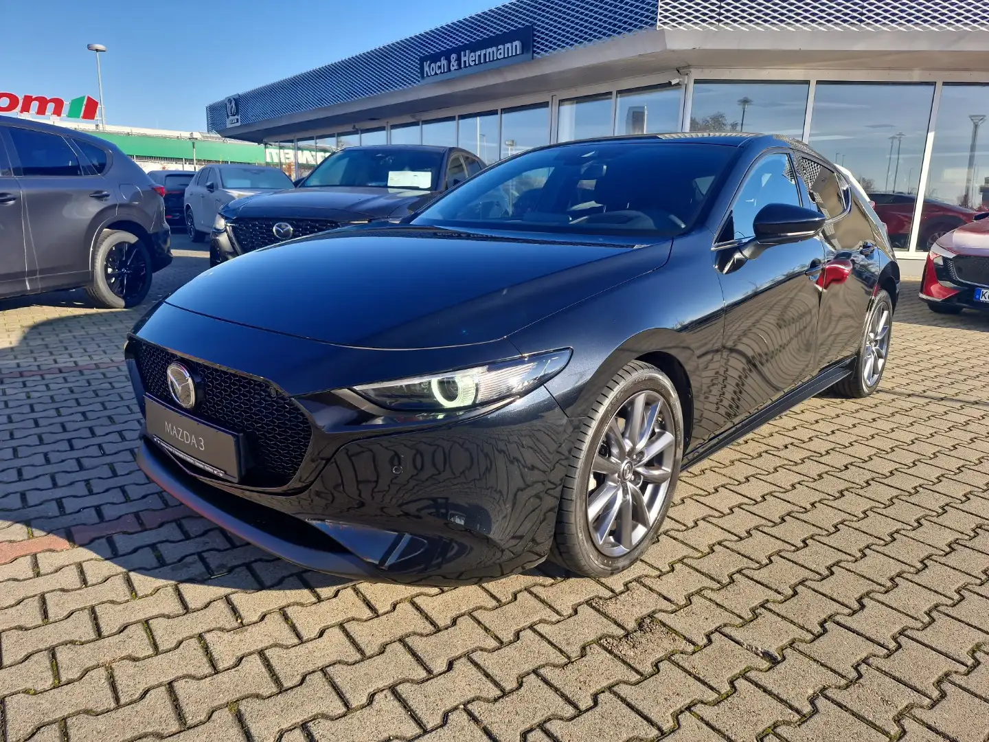 Mazda 3 SKYACTIV-G 2.0 150PS Design+Premiumpaket BOSE 360G Noir - 1