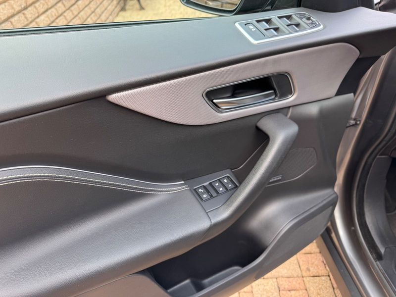 Jaguar F-Pace F-PACE R-Sport AWD — photo 11