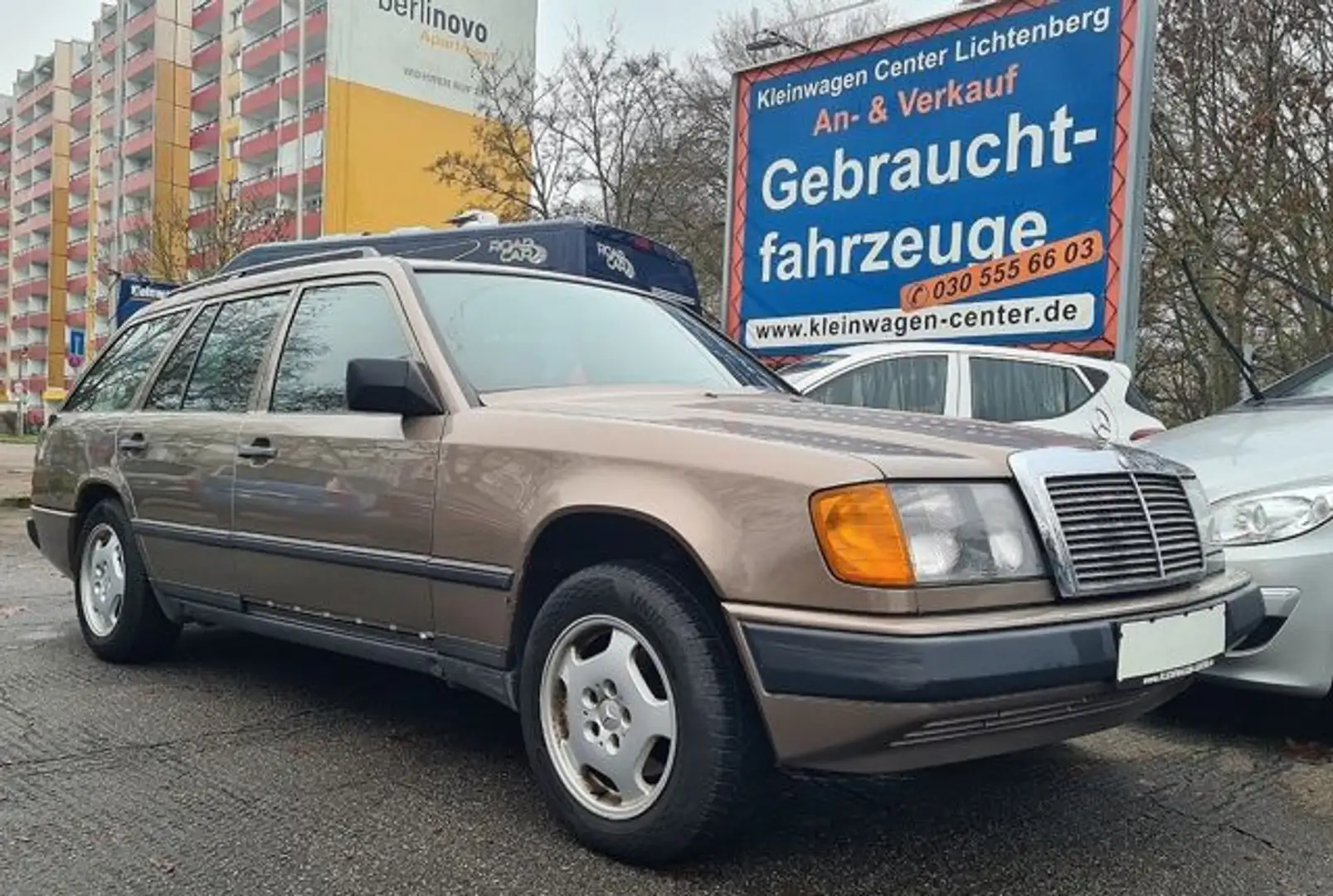 Mercedes-Benz 230 TE Braun - 2