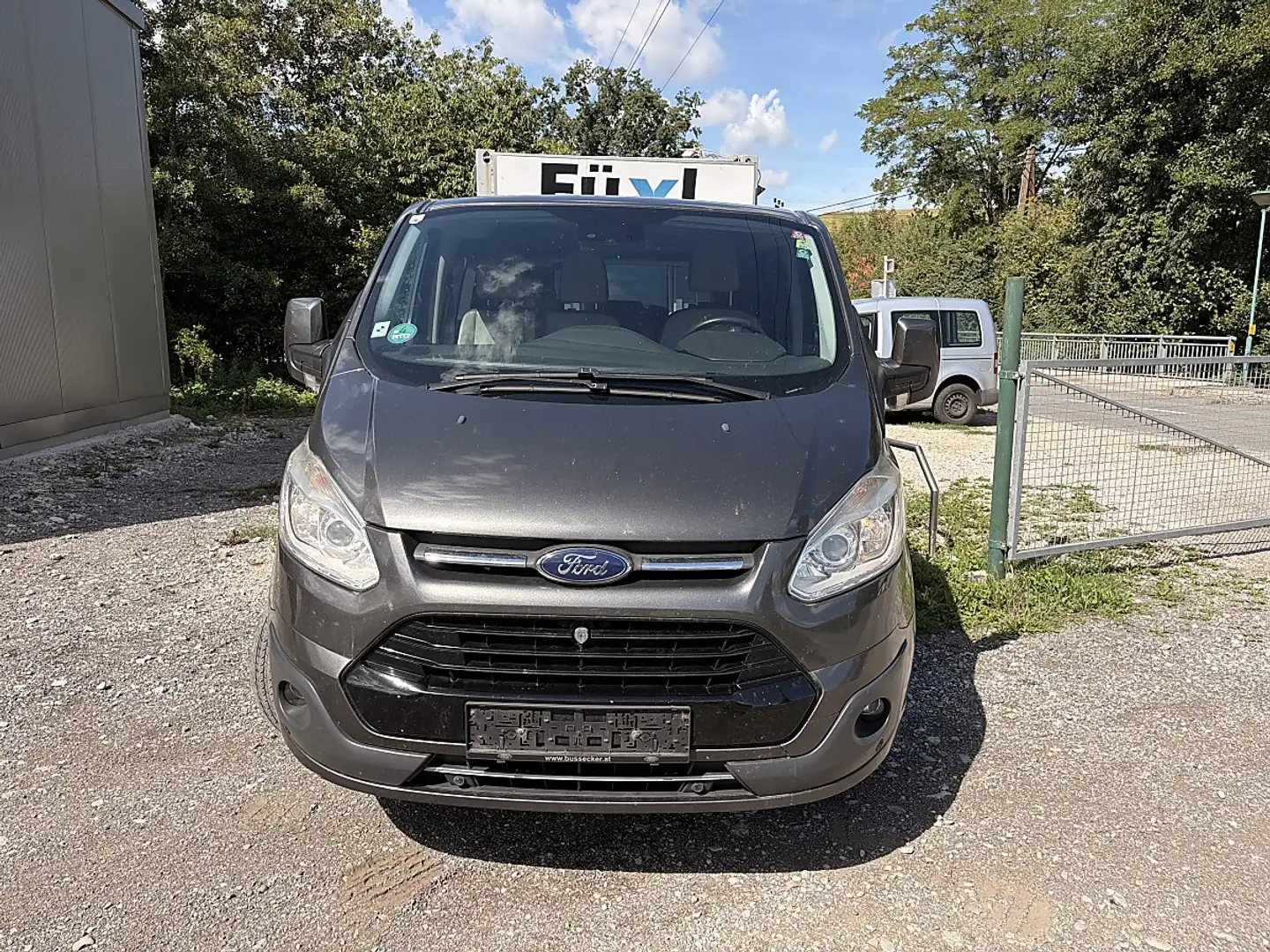 Ford Tourneo Custom L2H1 Titanium 2,0 TDCi Tauschmotor Grau - 2