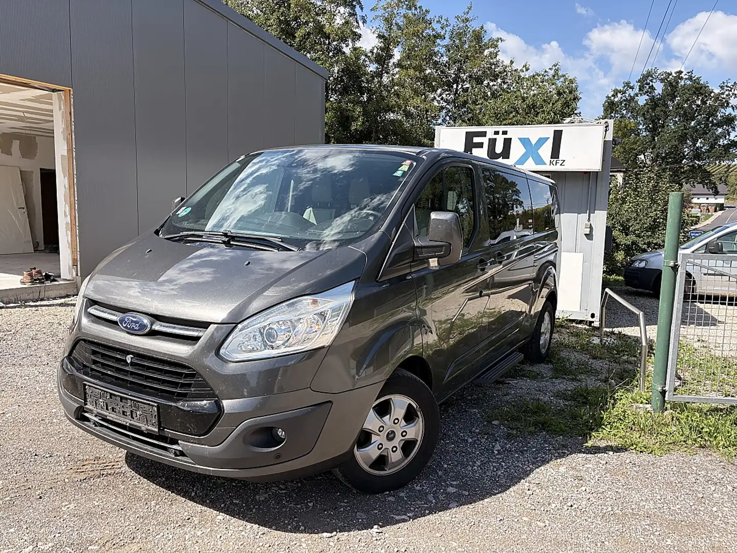 Ford Tourneo Custom L2H1 Titanium 2,0 TDCi Tauschmotor Grau - 1