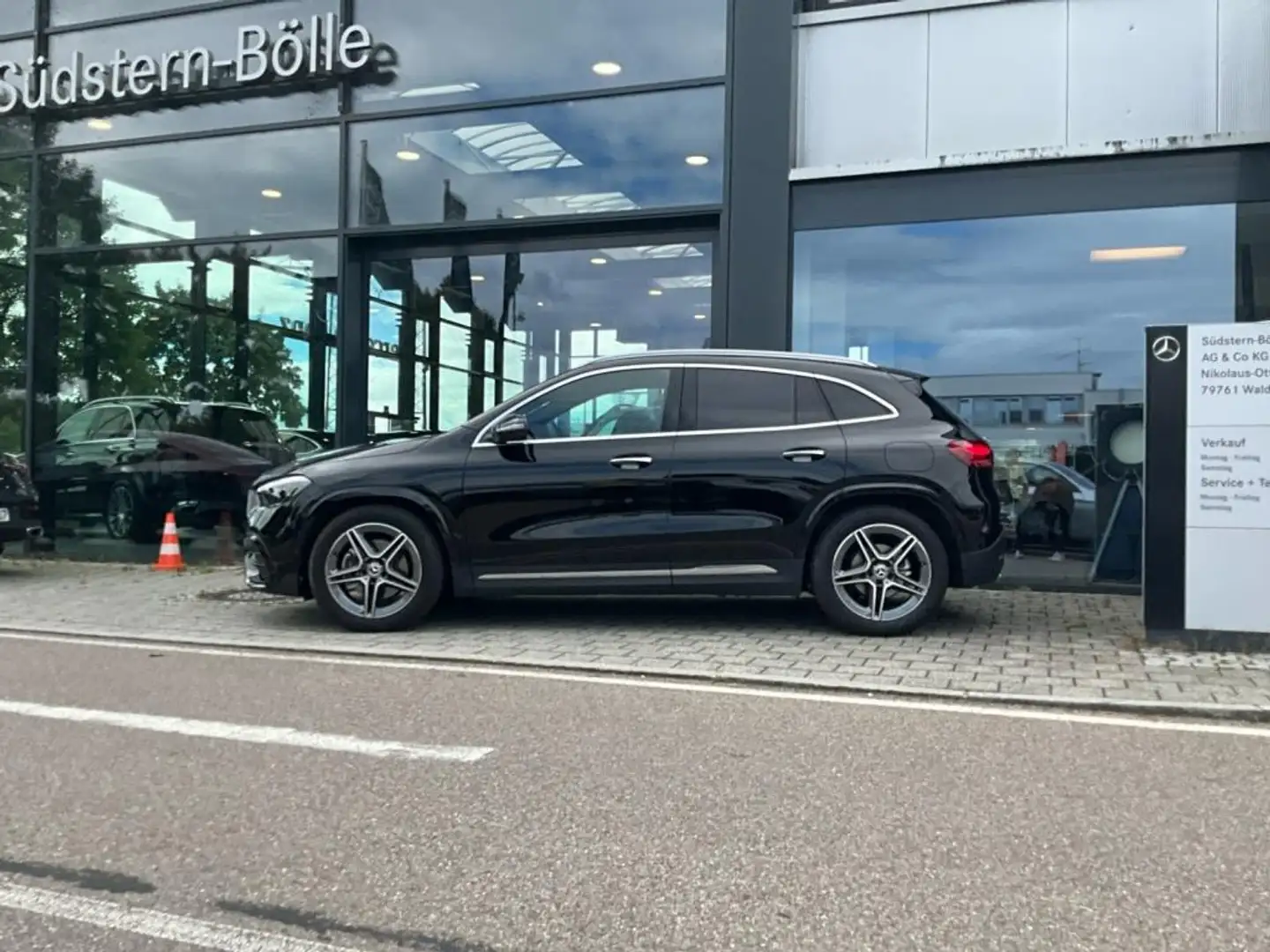 Mercedes-Benz GLA 200 d +AMG+SHZ+AMBIENTE+PANO-DACH+KAMERA+PDC Noir - 2