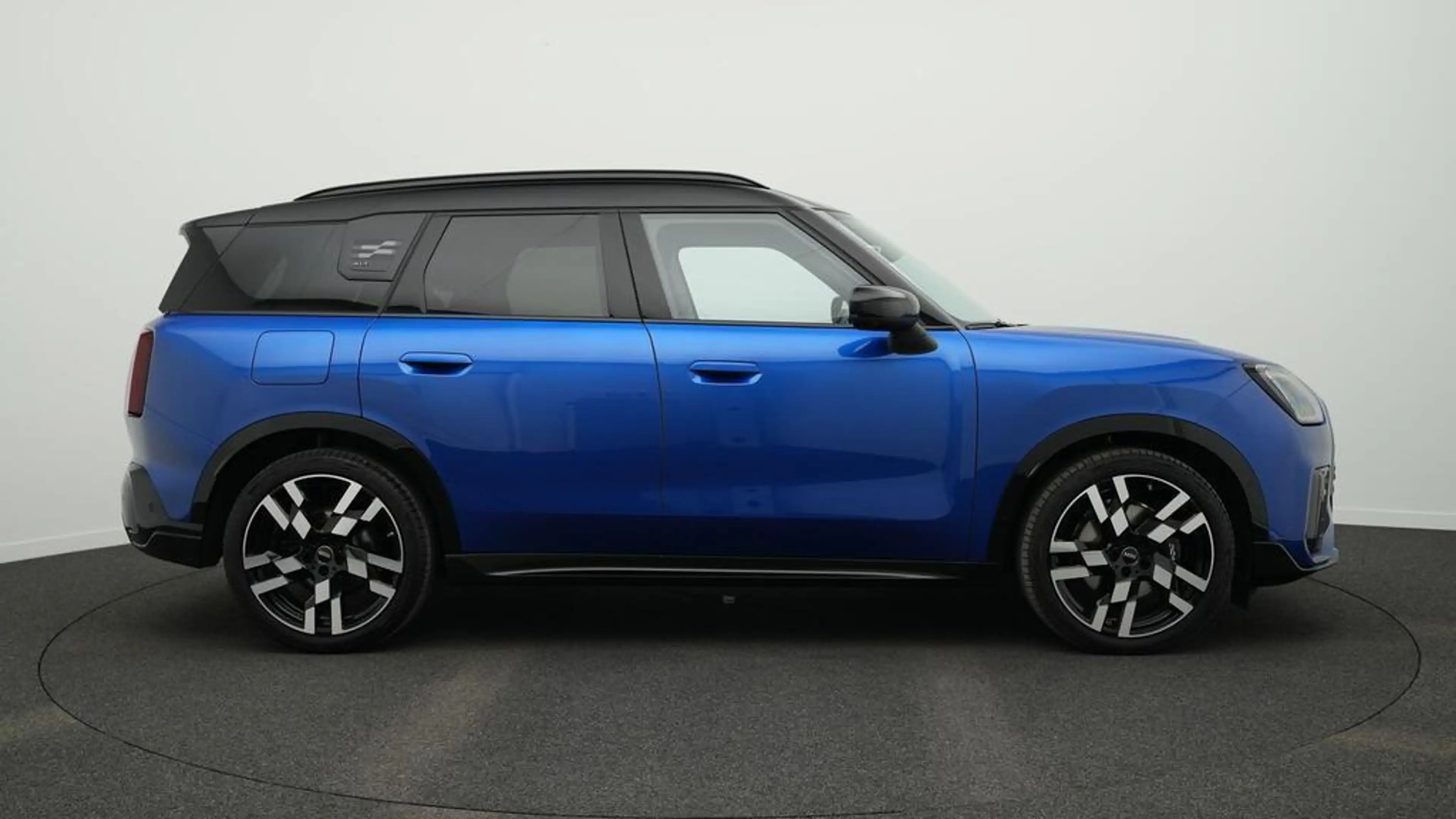 MINI Countryman S All4 John Cooper Works Trim — photo 2