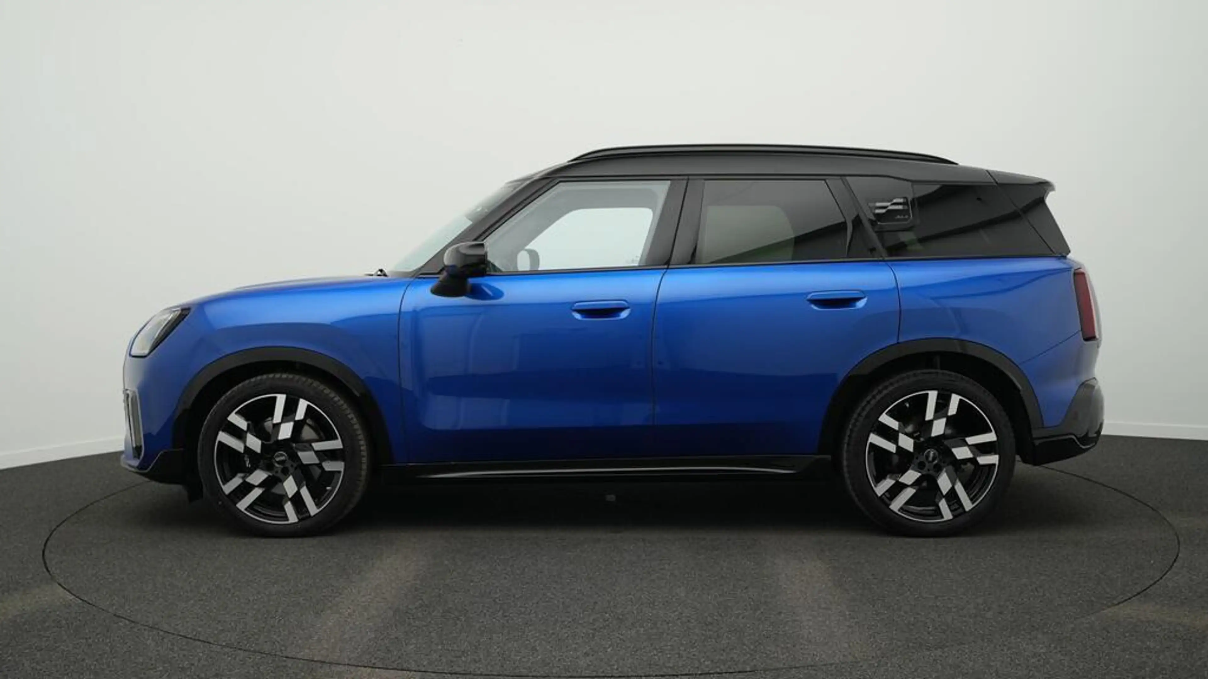 MINI Countryman S All4 John Cooper Works Trim — photo 3