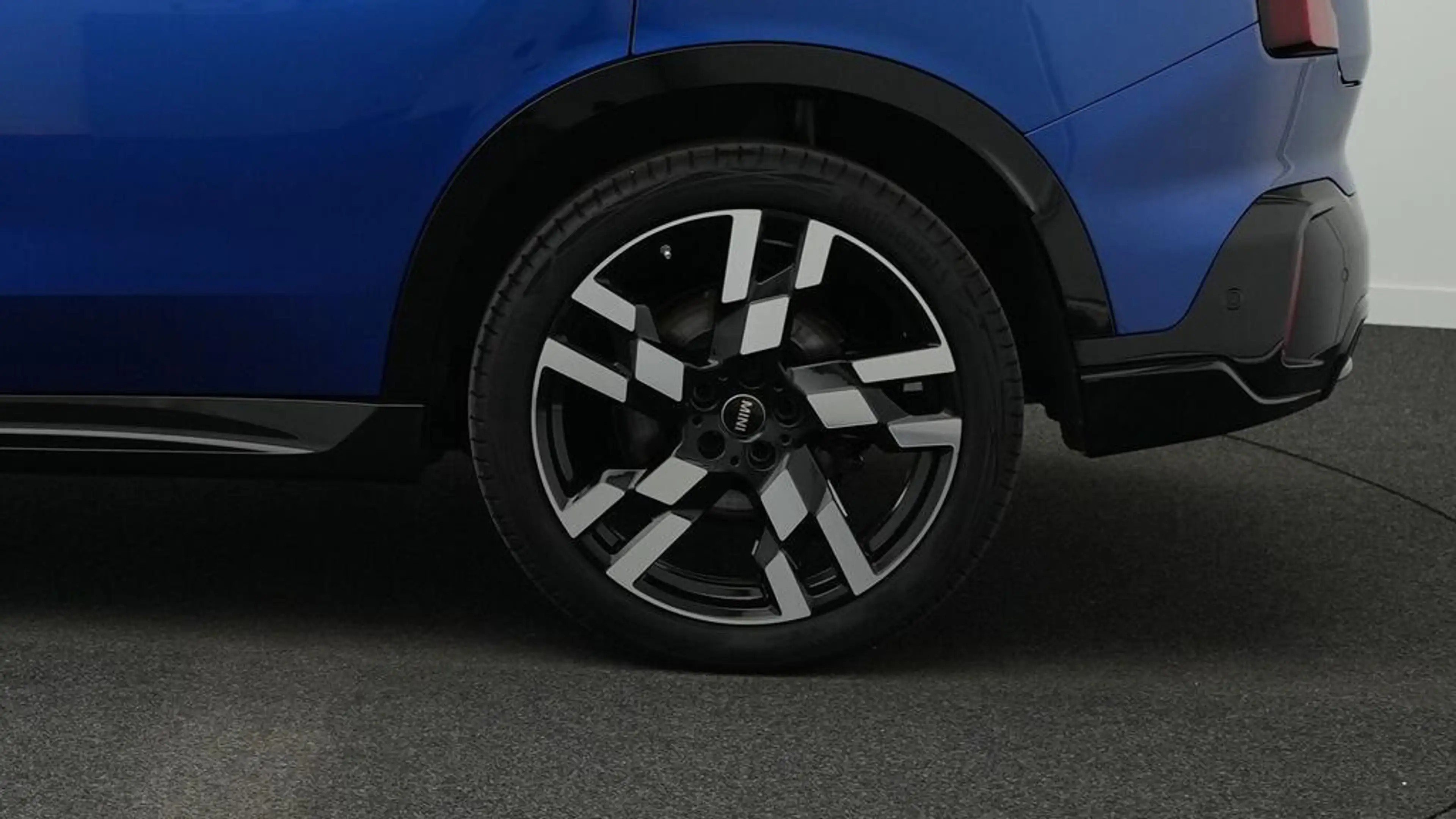 MINI Countryman S All4 John Cooper Works Trim — photo 10