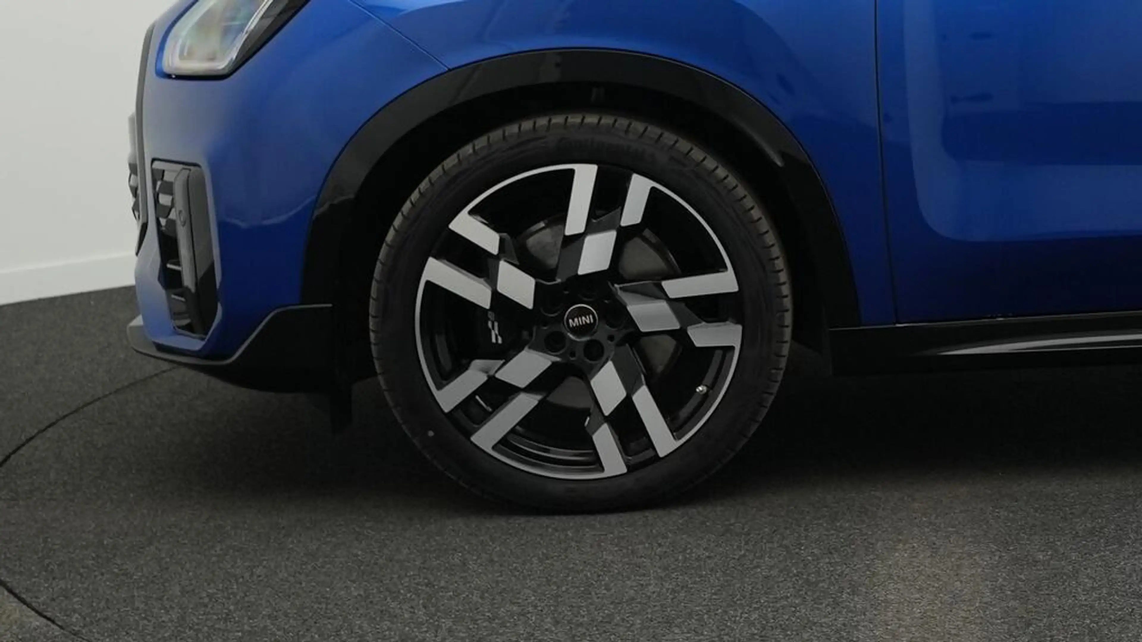 MINI Countryman S All4 John Cooper Works Trim — photo 12