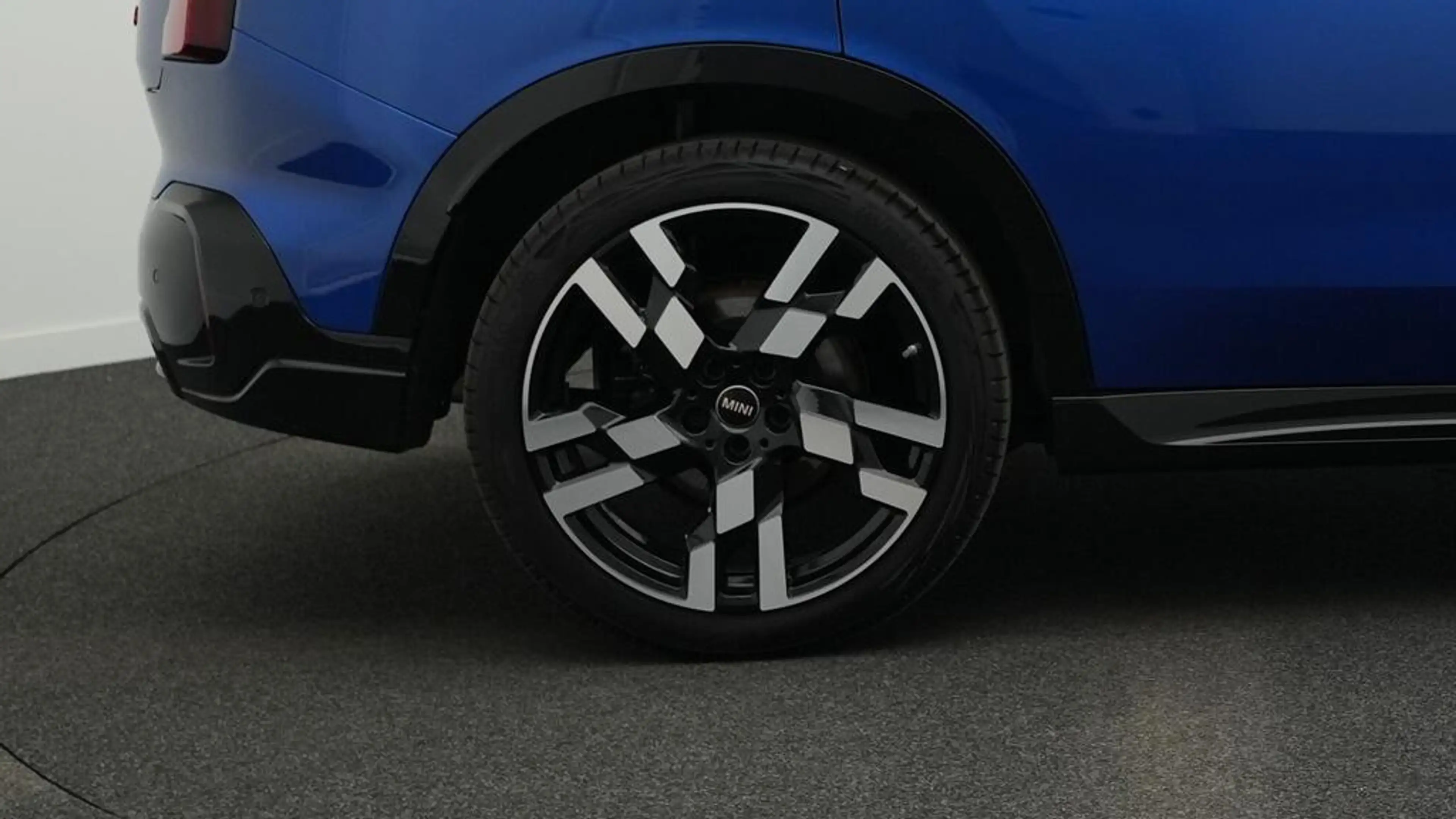 MINI Countryman S All4 John Cooper Works Trim — photo 13