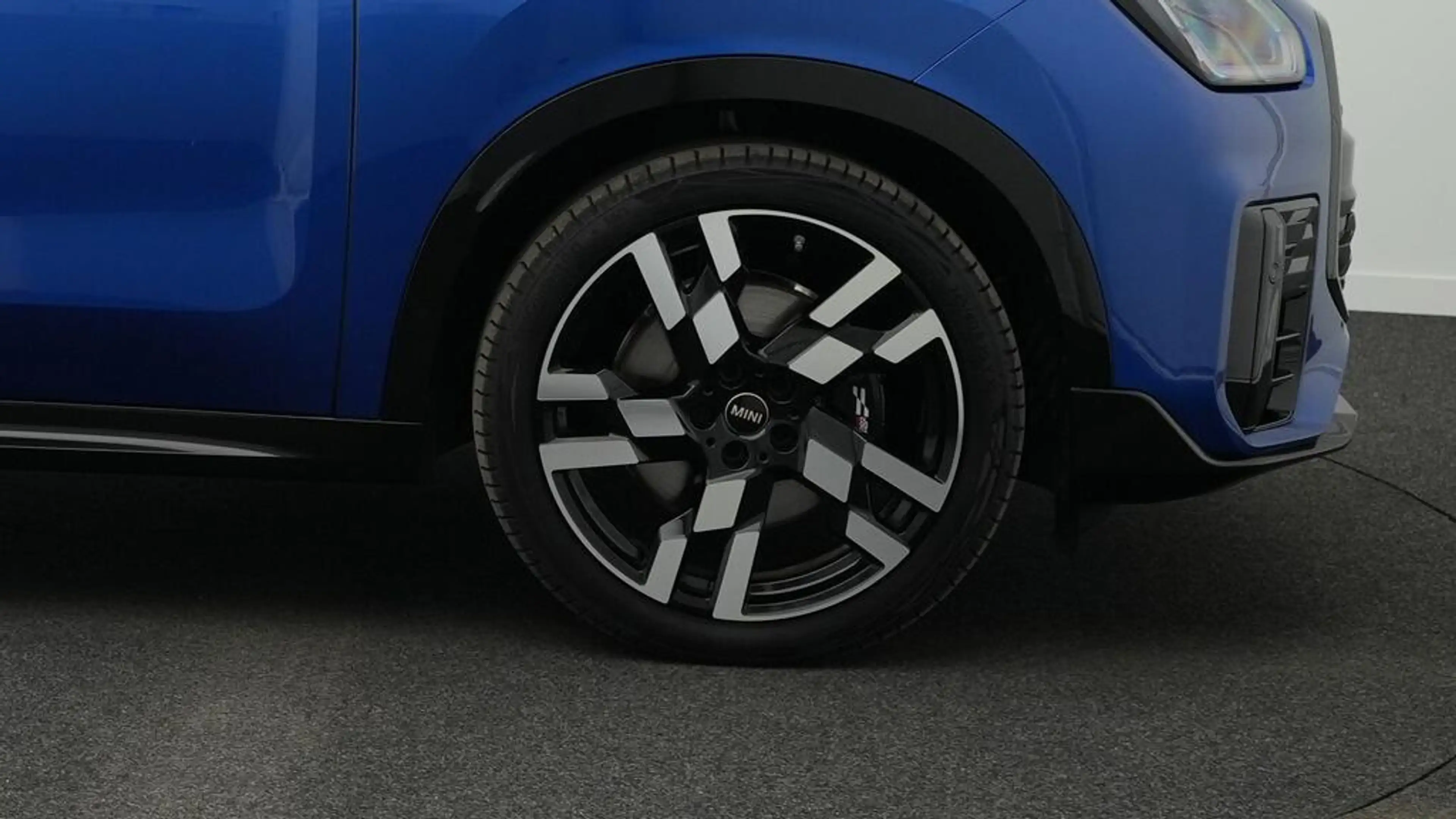 MINI Countryman S All4 John Cooper Works Trim — photo 11