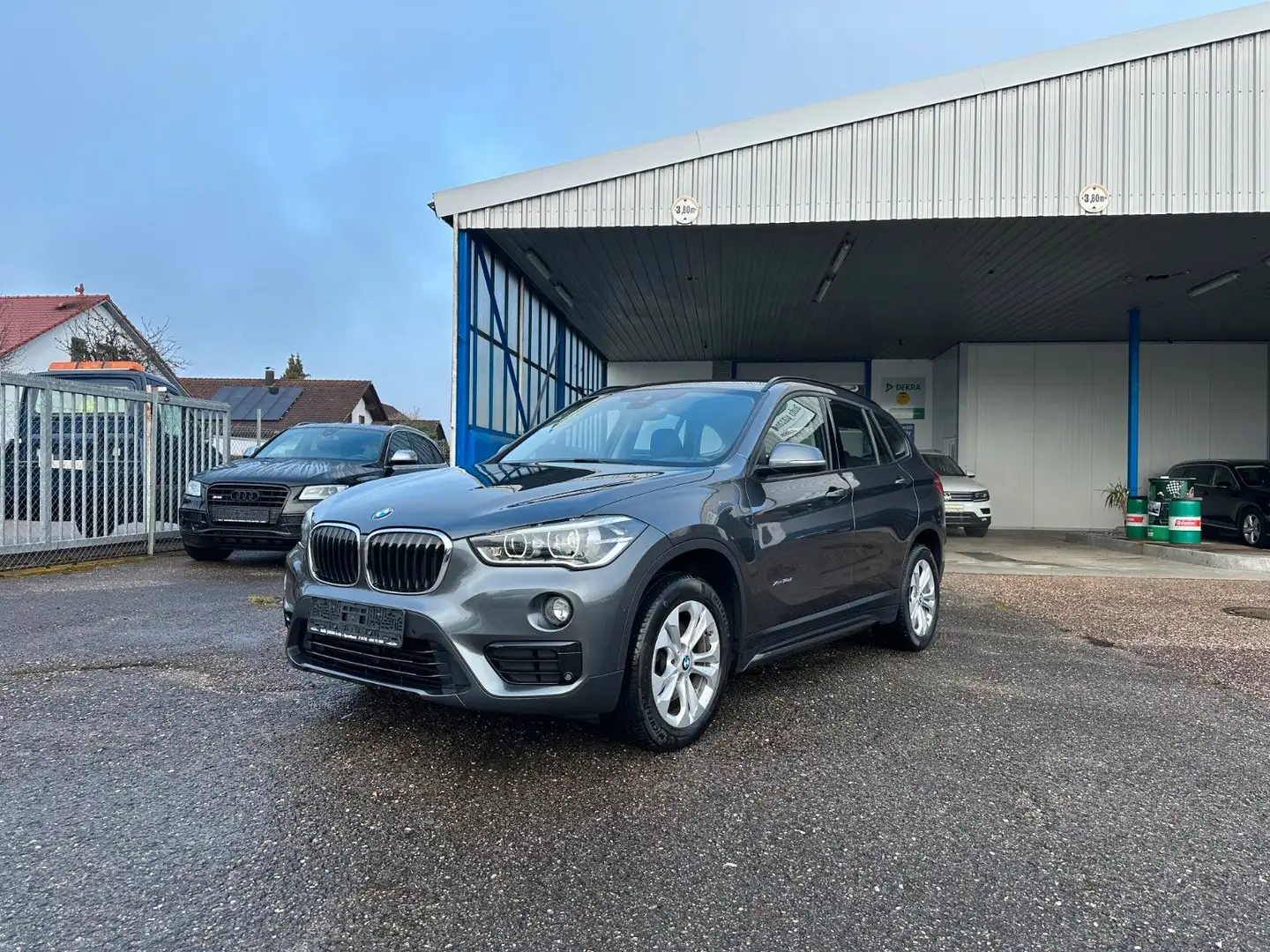 BMW X1 xDrive 18 d Sport Line / LED / NAVI / PDC Gris - 1