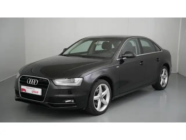 Audi A4 2.0TDI CD 150 S line edition