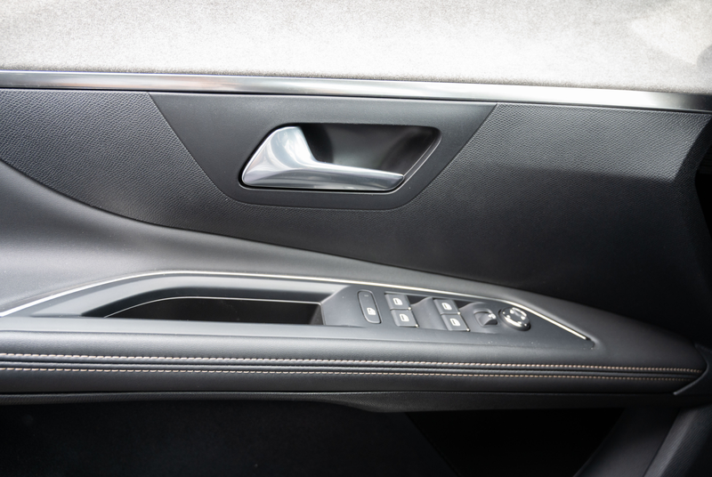 Peugeot 5008 GT 1.5 BlueHDi 130 EAT8 *PANO*MIRRORSCREEN*SHZ*DAB* — photo 14