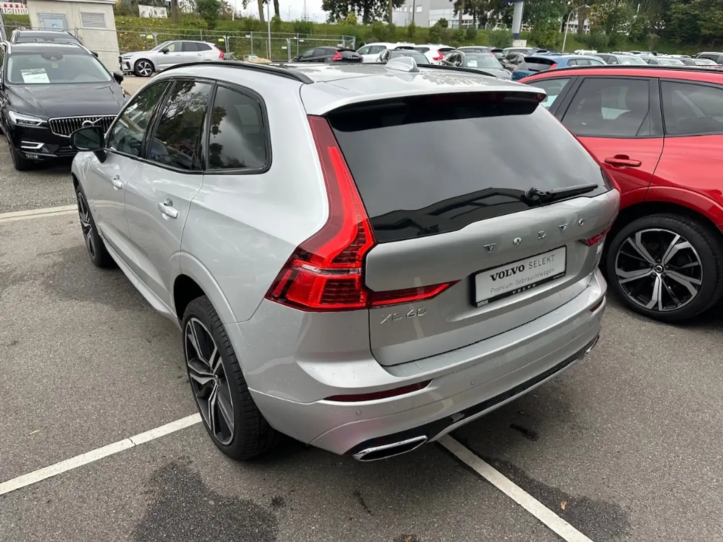 Volvo XC60 R Design Recharge Plug-In Hybrid AWD T8 Twin Engin Silber - 2