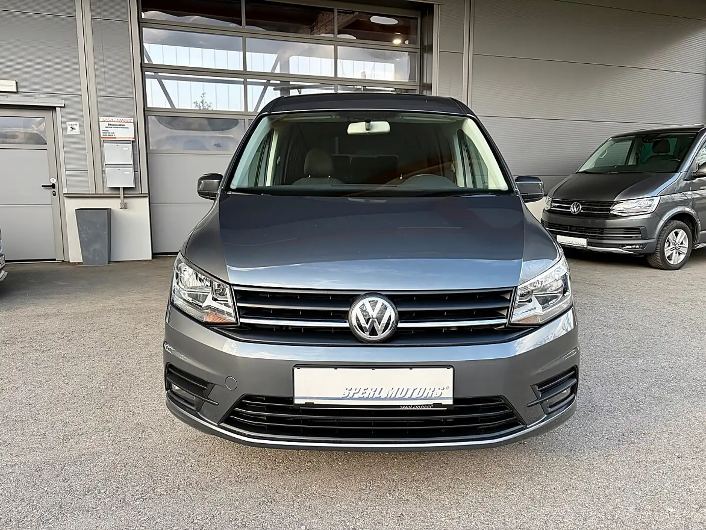 Volkswagen Caddy Maxi 7 Sitzer 2,0 TDI DSG Grau - 2