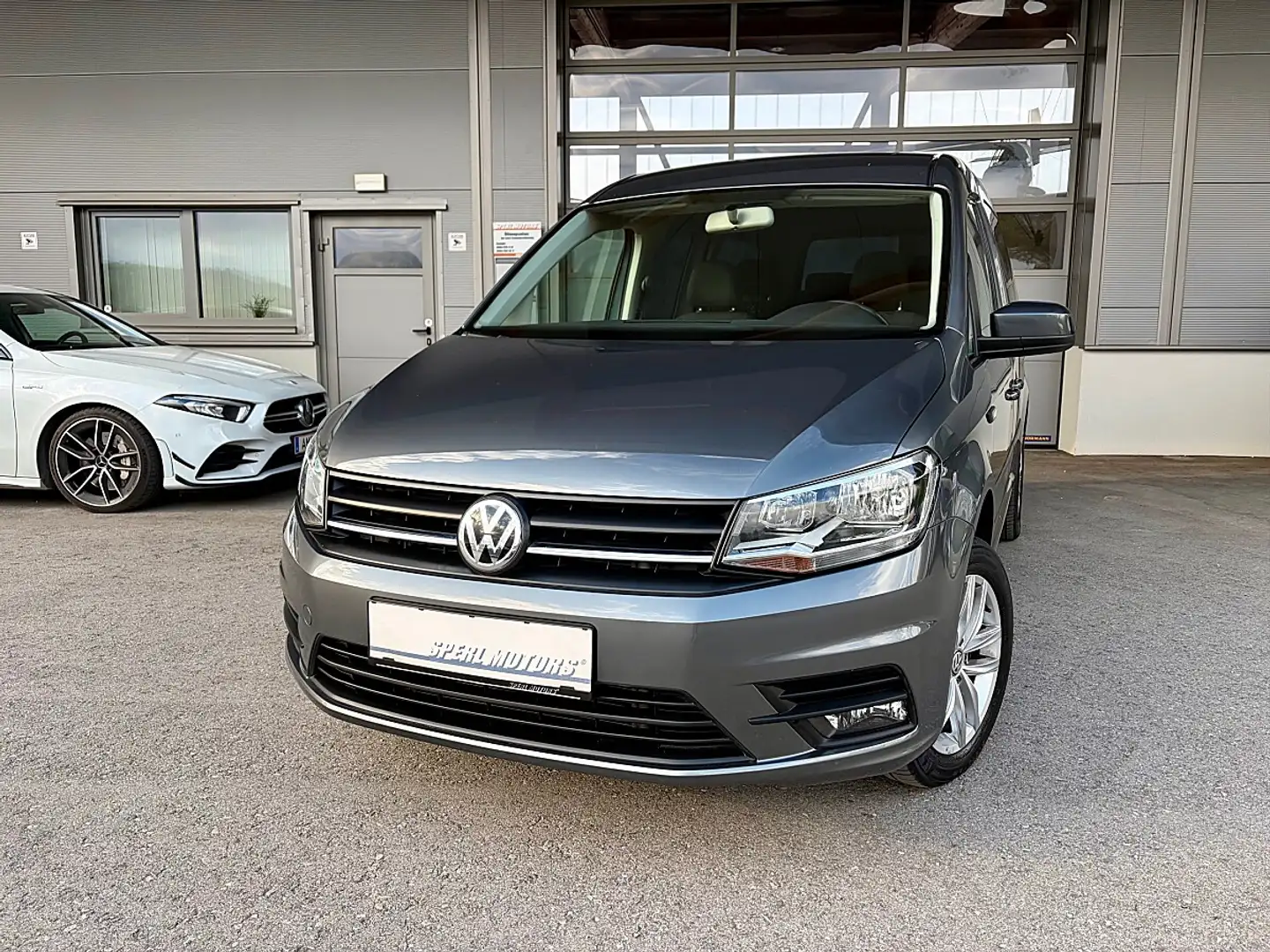 Volkswagen Caddy Maxi 7 Sitzer 2,0 TDI DSG Grau - 1