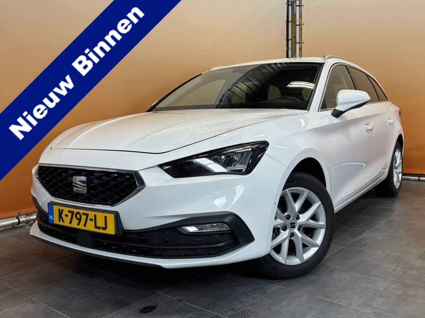 SEAT Leon Sportstourer 1.5 eTSI Style Launch Edition automaa Wit - 1