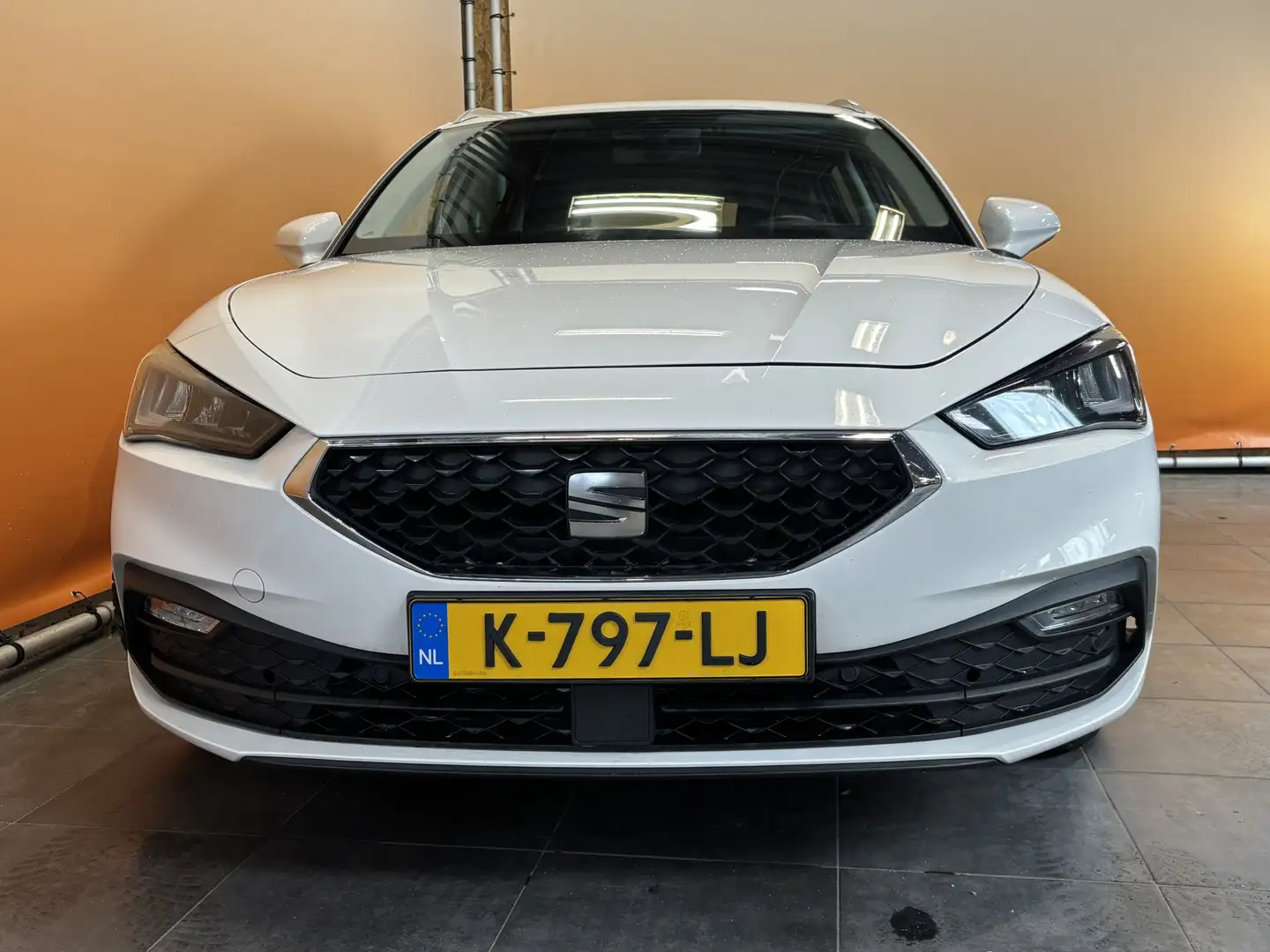 SEAT Leon Sportstourer 1.5 eTSI Style Launch Edition automaa Wit - 2