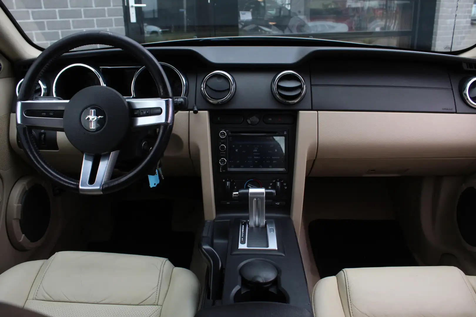 Ford Mustang USA 4.6 V8 GT / Leer / Navigatie / Automaat Šedá - 2