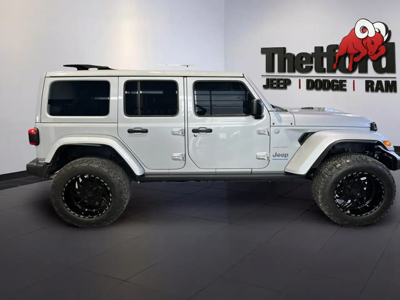 Jeep Wrangler photo Jeep Wrangler