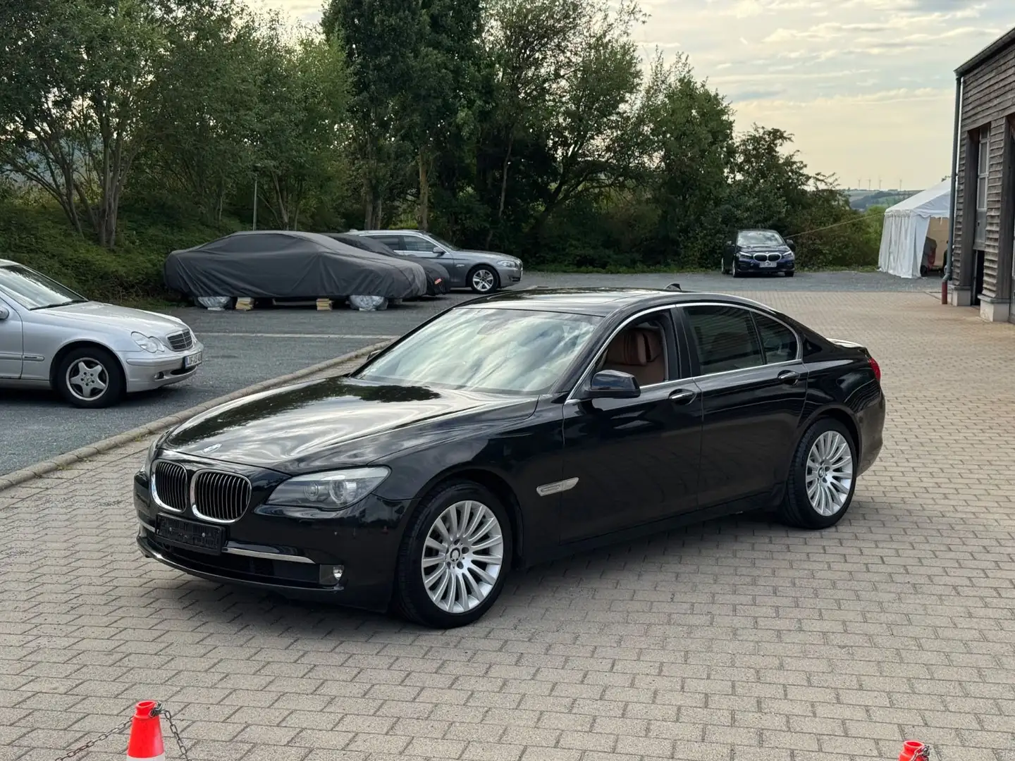 BMW 740 i Schwarz - 1