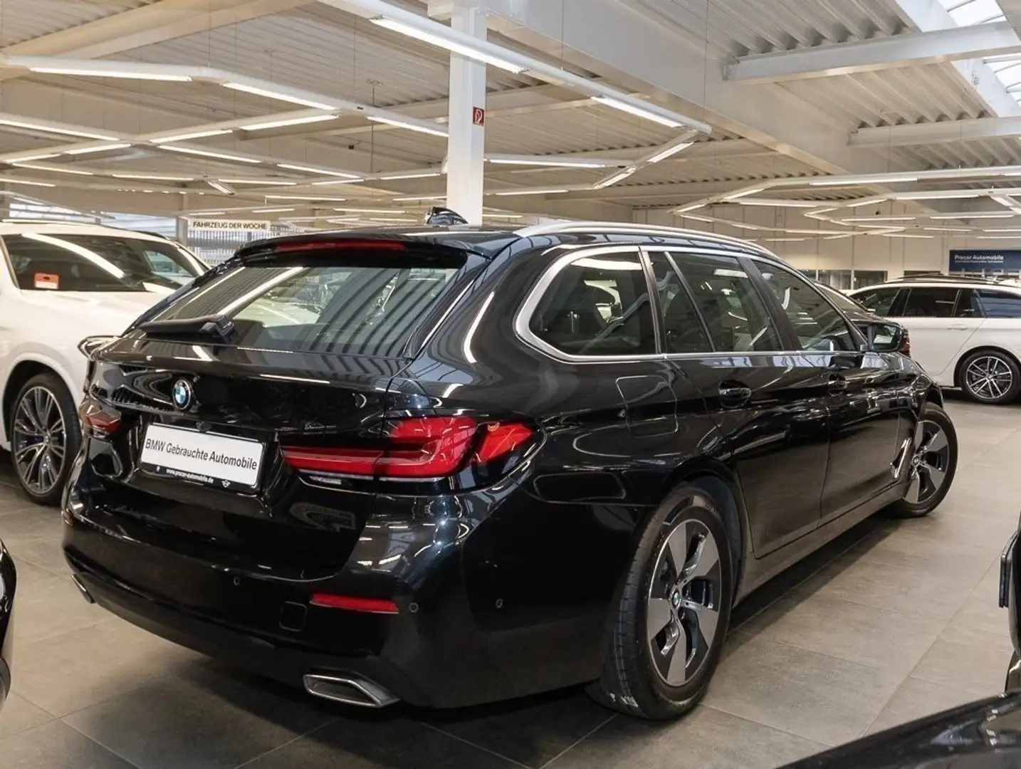 BMW 520 d xDrive A DAB LED WLAN Pano.Dach RFK Shz Schwarz - 2