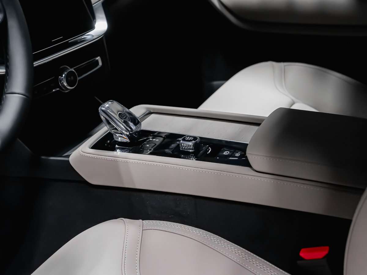 2026 Volvo XC90 Core Bright Theme thumb 8