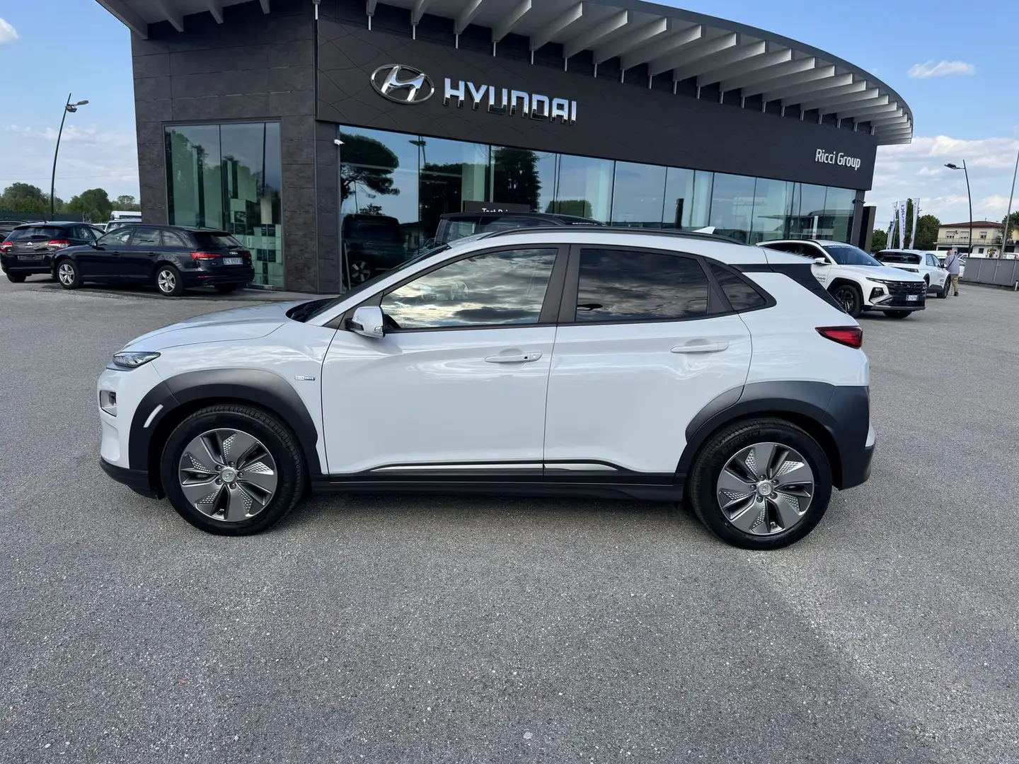 Hyundai KONA EV 64 kWh Exellence + Weiß - 2