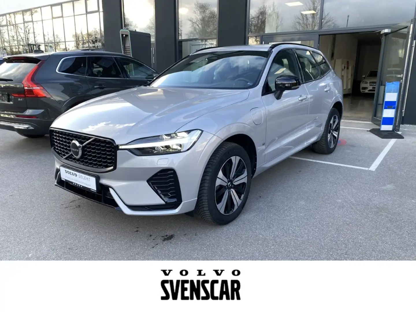 Volvo XC60 Plus Dark Recharge Plug-In Hybrid AWD T6 EU6d Stan Silber - 1