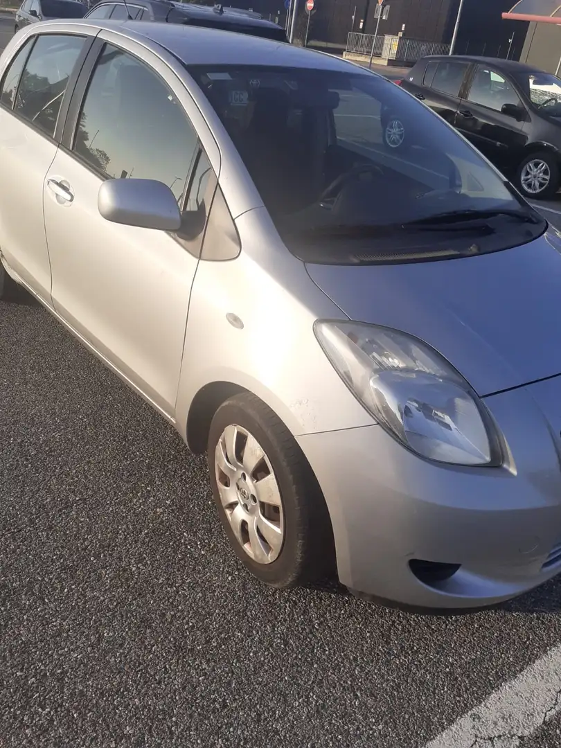 Toyota Yaris 5p 1.3 Benzina M-MT SOL - 2