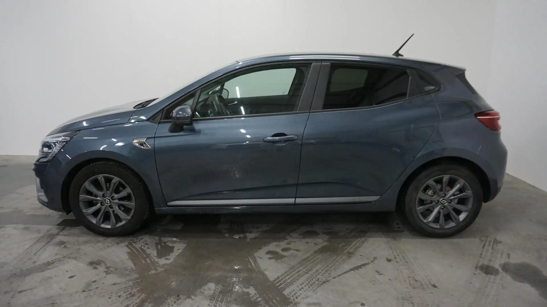Renault Clio 1.0 TCe Zen Grau - 2