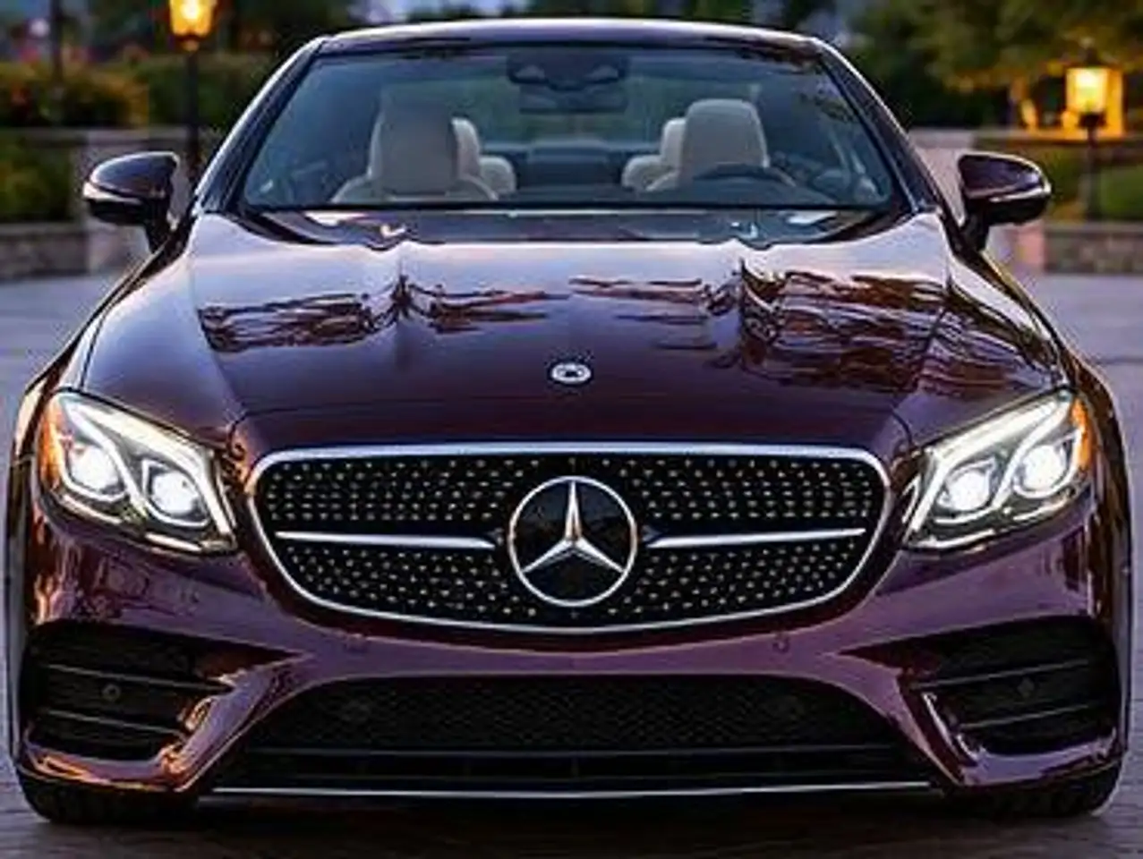 Mercedes-Benz E-Class снимка Mercedes-Benz E-Class