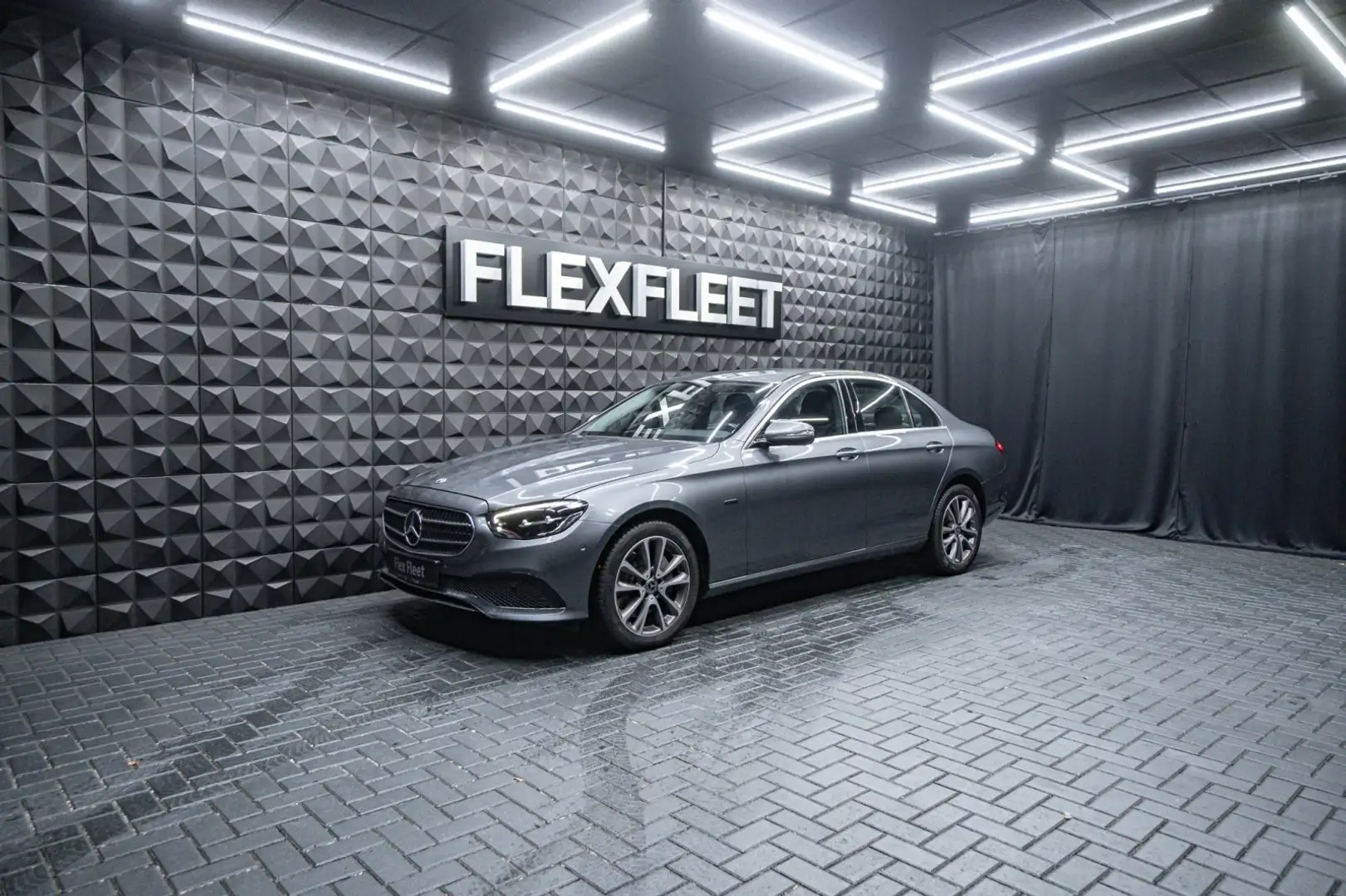 Mercedes-Benz E 300 e Avantgarde 4Matic Widescreen MBUX AHK Gris - 1