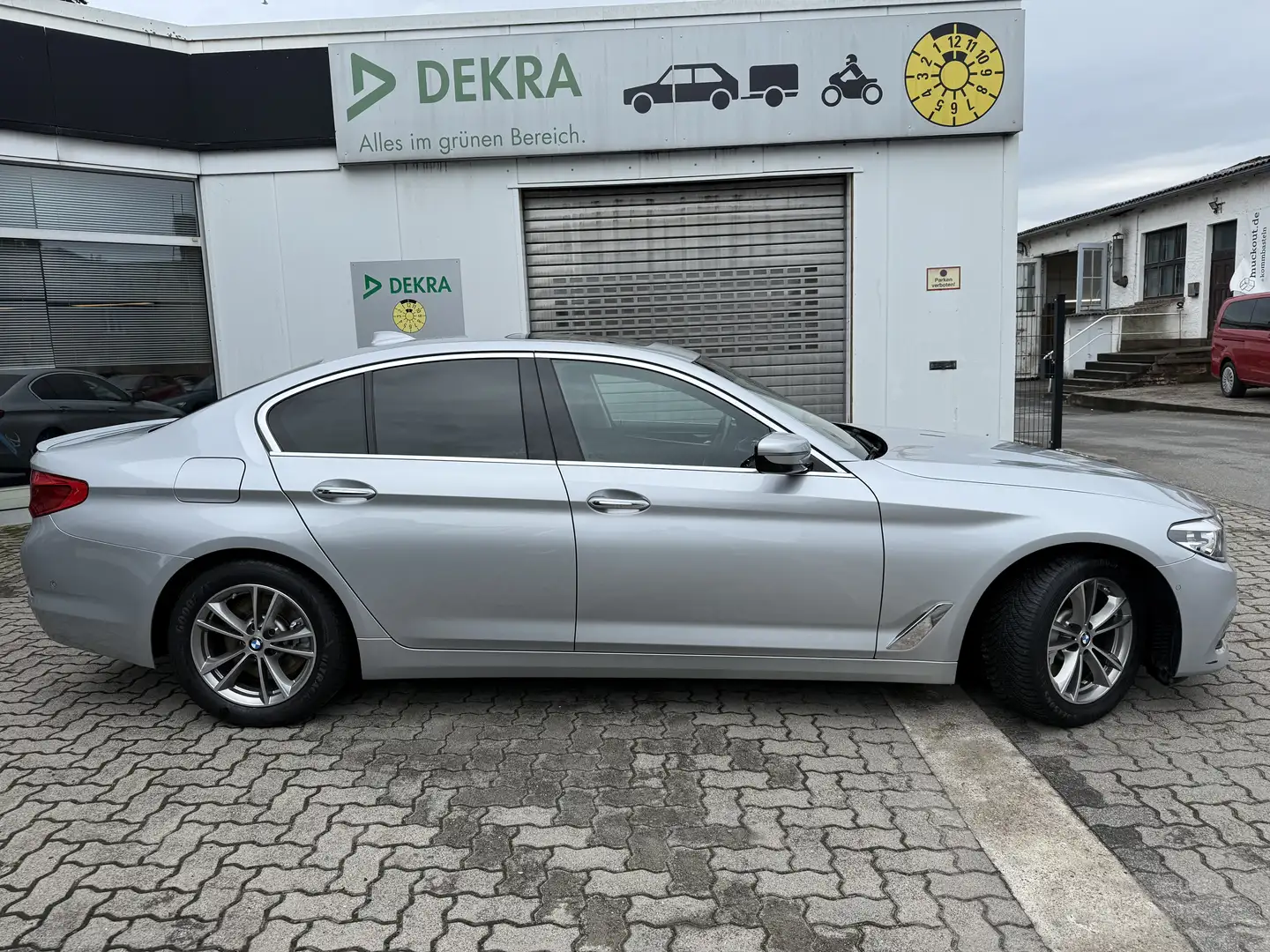 BMW 530 d Luxury Line mit Klima/Navi/Leder/PDC/Alus/LED/ Срібний - 2