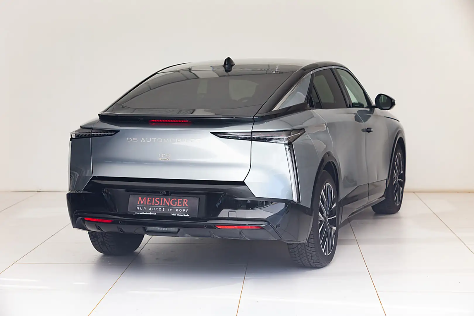 DS Automobiles N°8 DS N8 Long Range 97,2kWh AWD Etoile Aut. Silber - 2