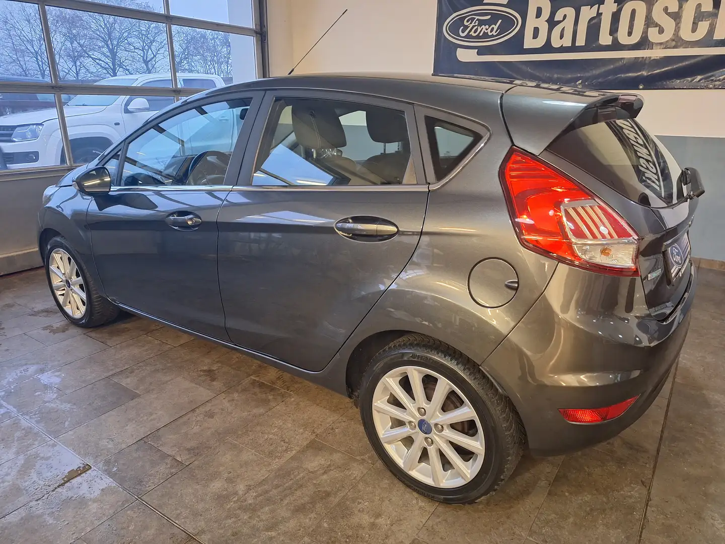 Ford Fiesta Titanium Grau - 2