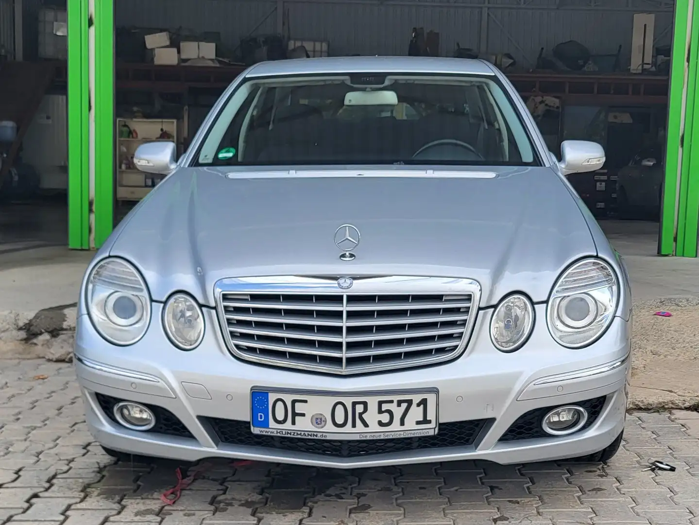Mercedes-Benz E 200 E 200 Kompressor Automatik Elegance BusinessEDITIO Silber - 1