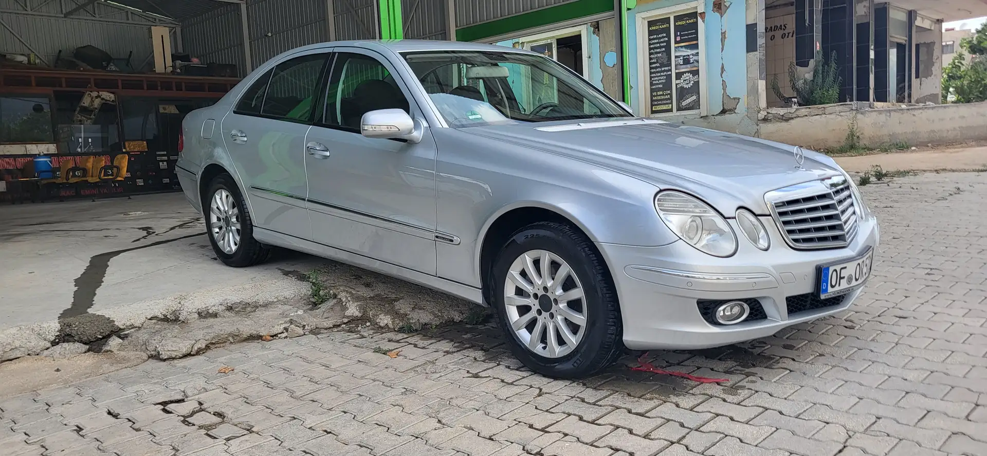 Mercedes-Benz E 200 E 200 Kompressor Automatik Elegance BusinessEDITIO Silber - 2