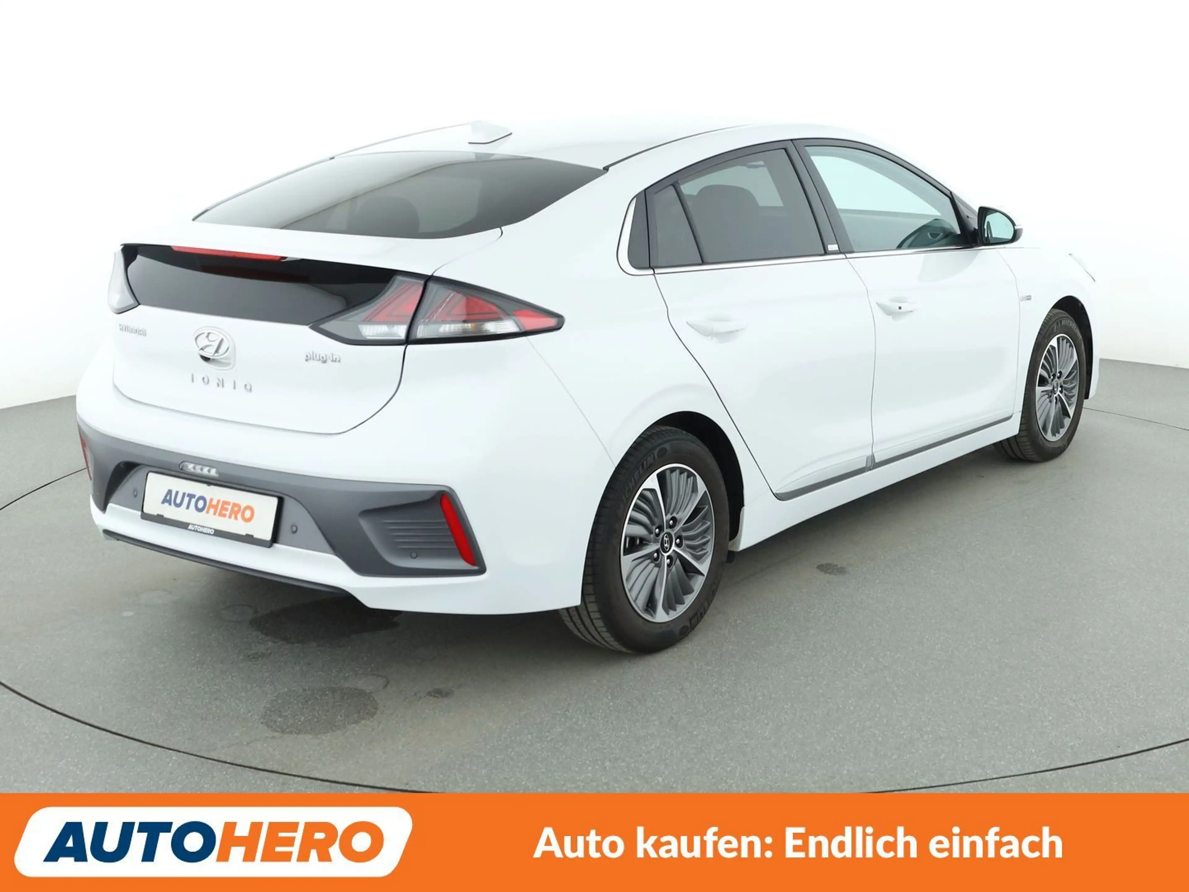Hyundai IONIQ 1.6 Hybrid Premium Aut.*NAVI*ACC*CAM*PDC*SHZ*ALU* — photo 6