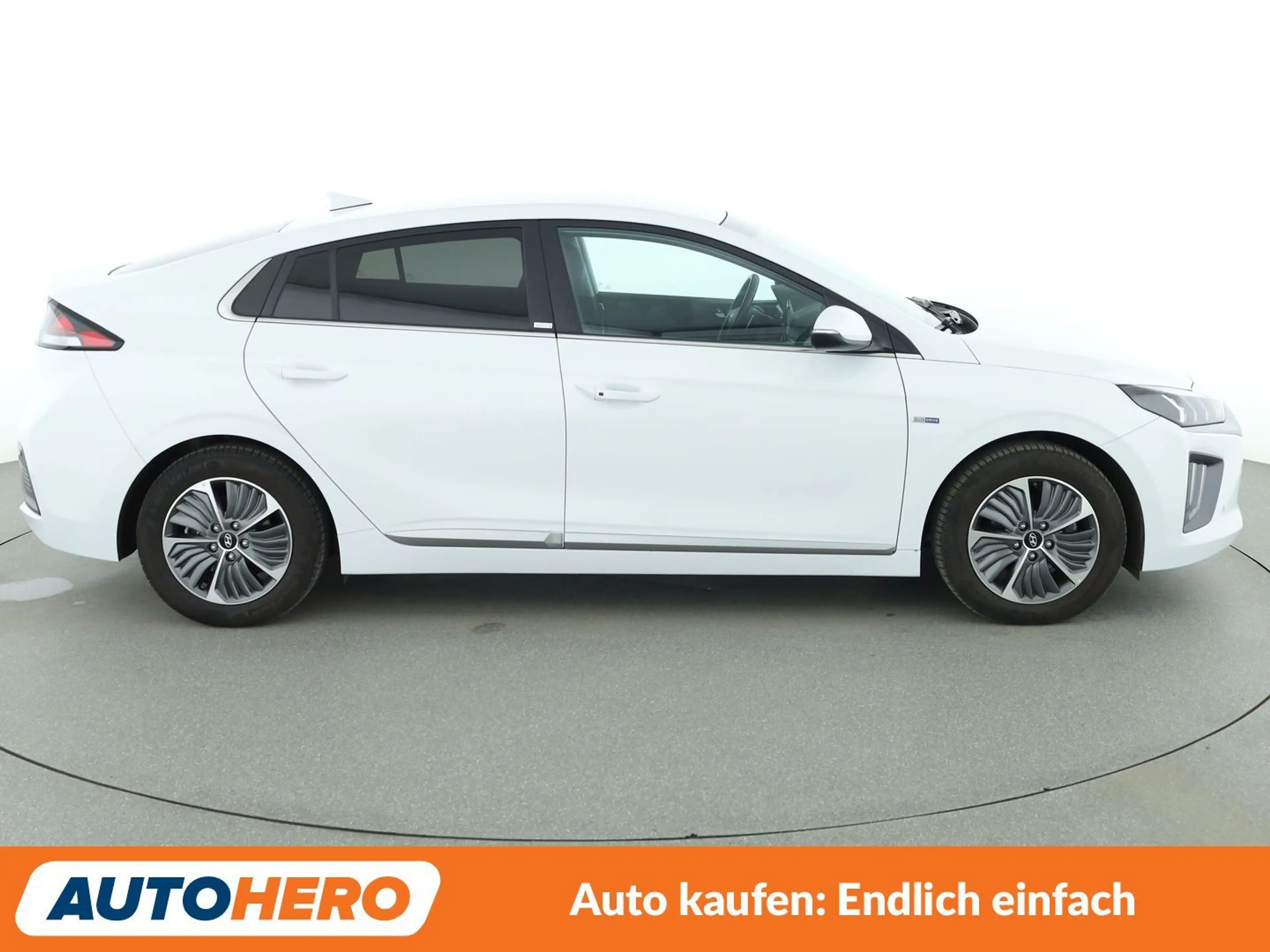 Hyundai IONIQ 1.6 Hybrid Premium Aut.*NAVI*ACC*CAM*PDC*SHZ*ALU* — photo 7