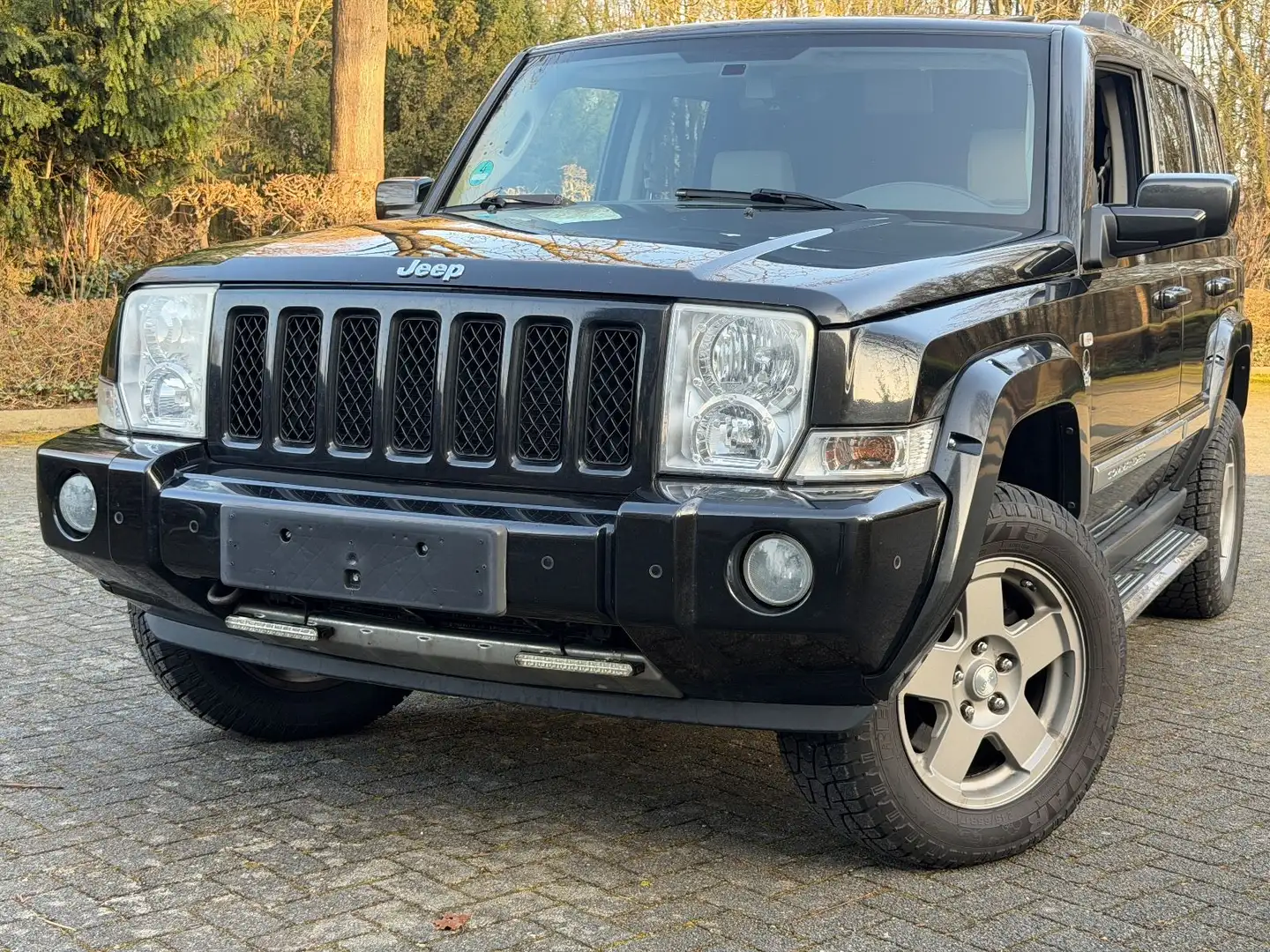 Jeep Commander 3.0 V6 CRD Overland|7 SITZER|R.KAMERA| Schwarz - 1