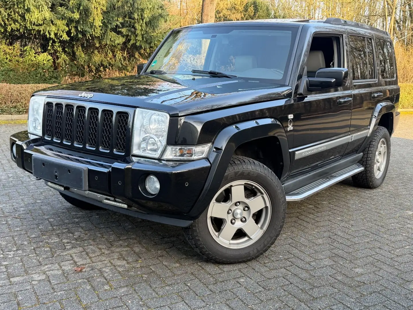 Jeep Commander 3.0 V6 CRD Overland|7 SITZER|R.KAMERA| Schwarz - 2