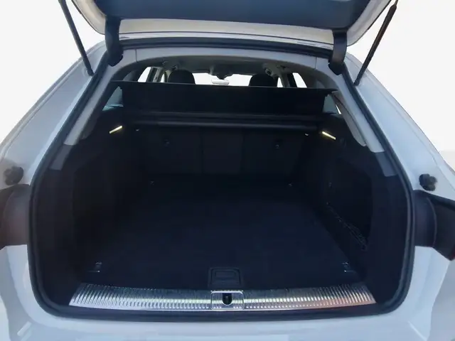 Audi A4 view 11