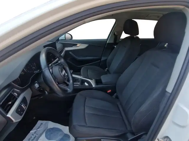 Audi A4 view 14