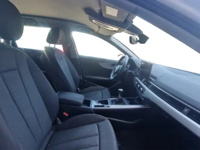 Audi A4 view 12