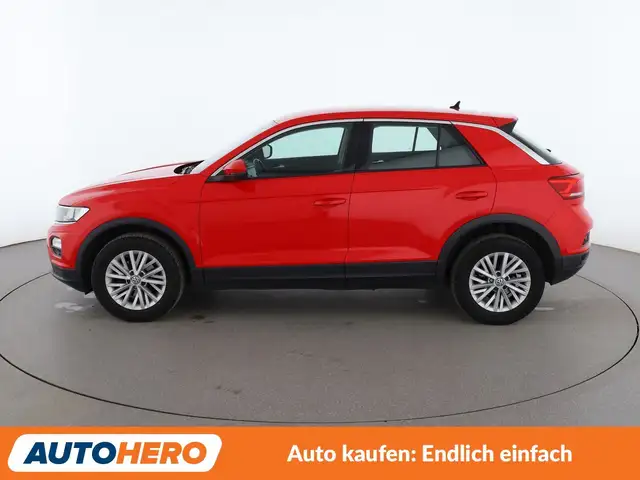 Volkswagen T-Roc view 3
