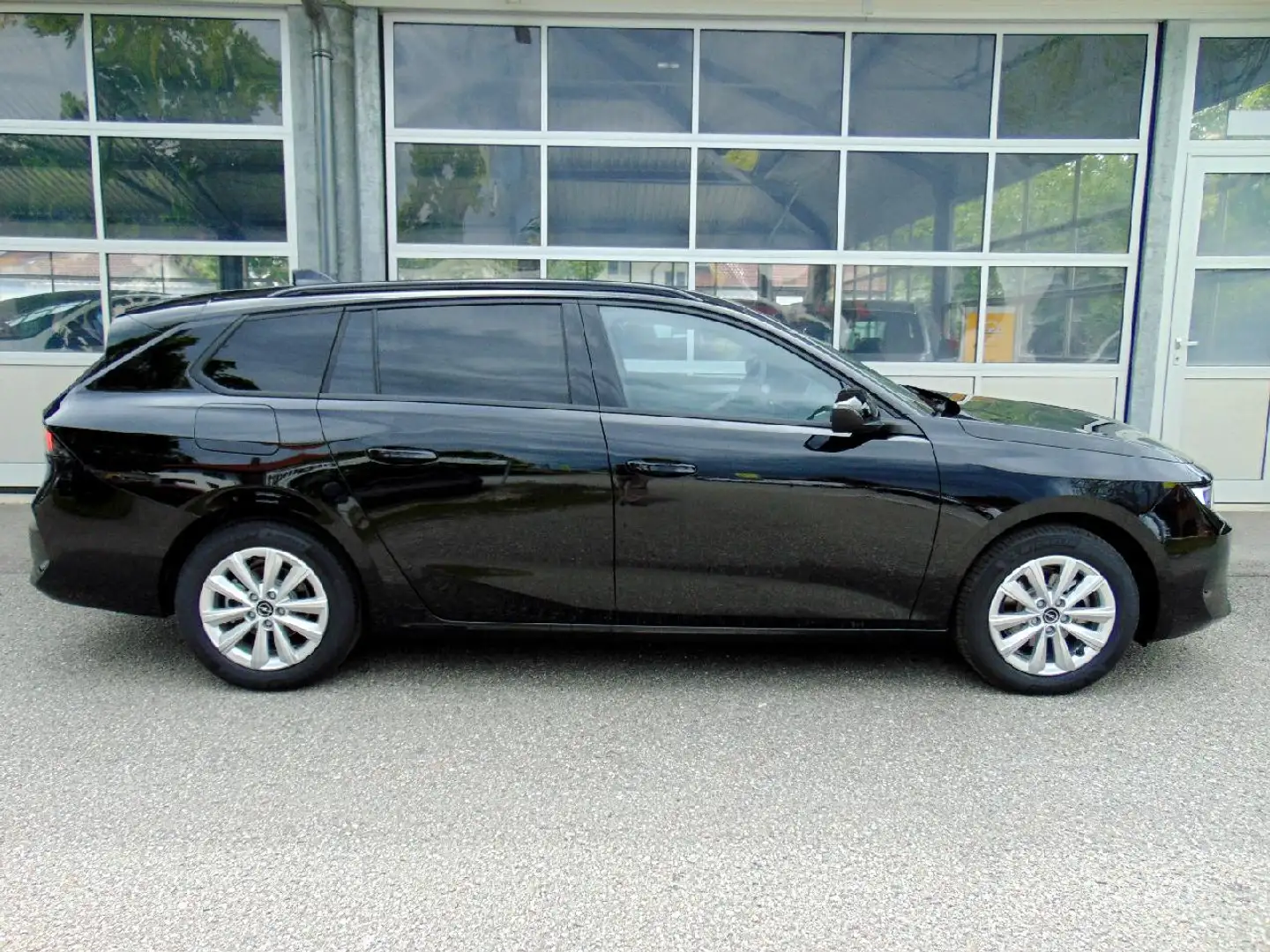 Opel Astra Astra L Sports Tourer 1.2 Enjoy Schwarz - 2